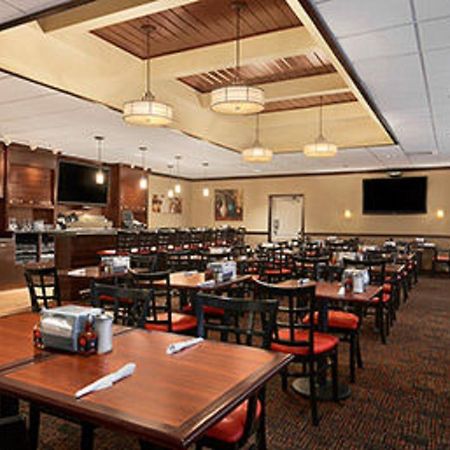 Ramada Burlington Hotel And Conference Center Luaran gambar