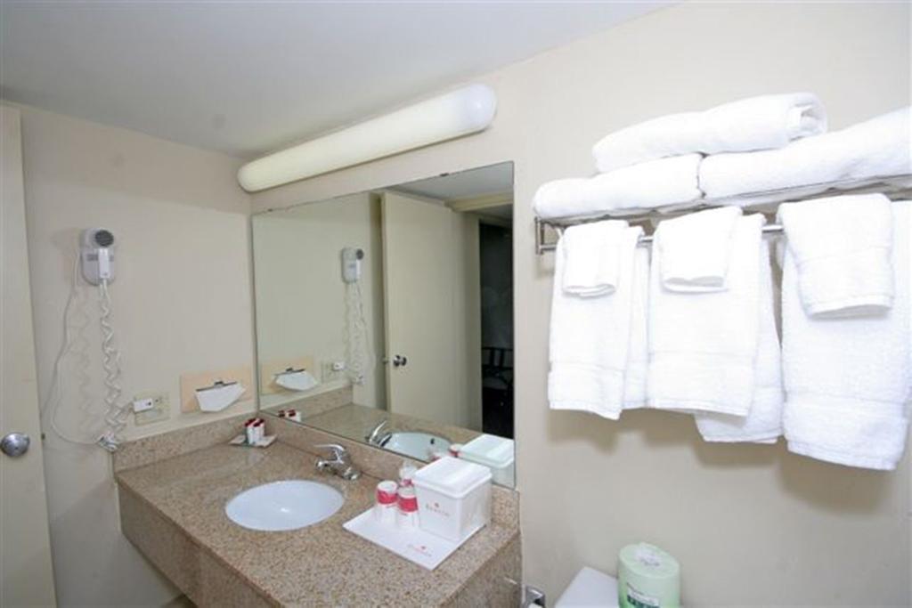 Ramada Burlington Hotel And Conference Center Bilik gambar